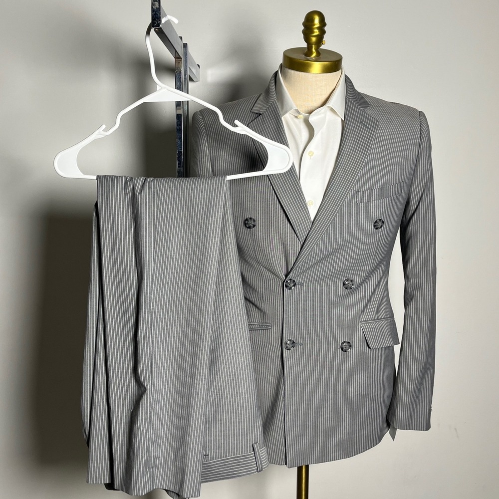 Lineage Suit Mens 36S 30x31 Grey Pinstripe Double Breasted Peak Lapel Modern